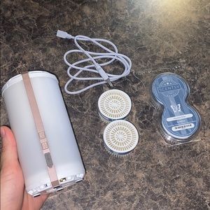 Rose Gold Scentsy Go with charger and 4 pods!